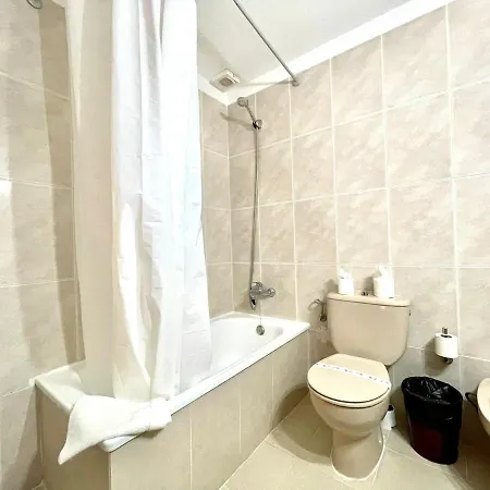 Apartment With Wifi, Pool, Close To The Shops And Restaurants In Tenerife South Apartamento *