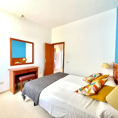 Apartment With Wifi, Pool, Close To The Shops And Restaurants In Tenerife South Apartamento Costa Adeje (Tenerife)