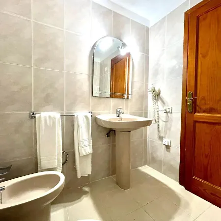 Apartamento Apartment With Wifi, Pool, Close To The Shops And Restaurants In Tenerife South Costa Adeje (Tenerife)