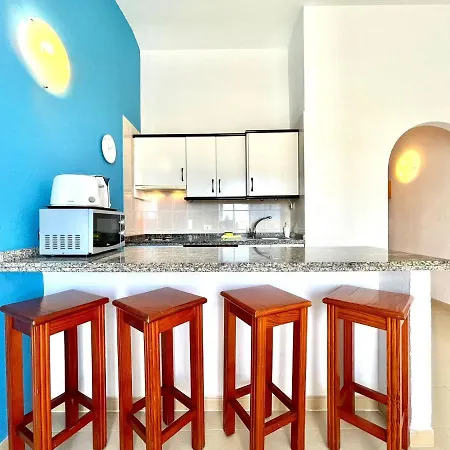 Apartment Apartment With Wifi, Pool, Close To The Shops And Restaurants In Tenerife South *