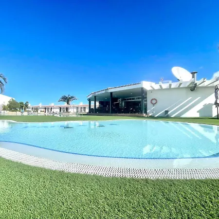Apartment With Wifi, Pool, Close To The Shops And Restaurants In Tenerife South Apartamento