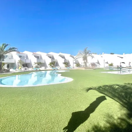 Apartment With Wifi, Pool, Close To The Shops And Restaurants In Tenerife South Apartamento *